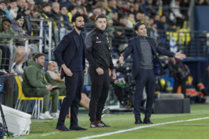 El entrenador del Villarreal Marcelino García (d) y Álvaro Arbeloa (i), entrenador del Real Madrid, durante el partido de la jornada 21 de LaLiga que Villarreal CF y Real Madrid disputaron en el estadio de La Cerámica. EFE/Kai Forsterling