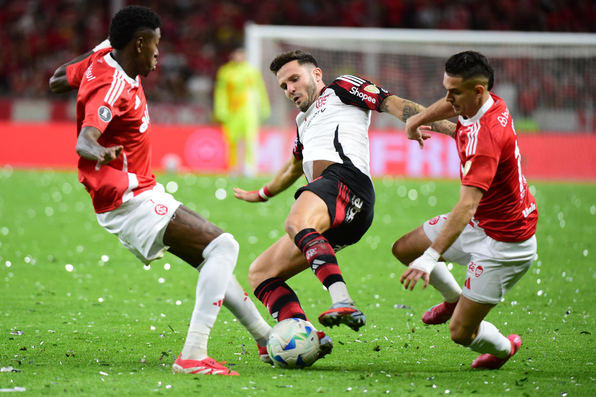 Español Saúl Ñíguez, campeón brasileño con Flamengo, fue operado en el talón en Madrid