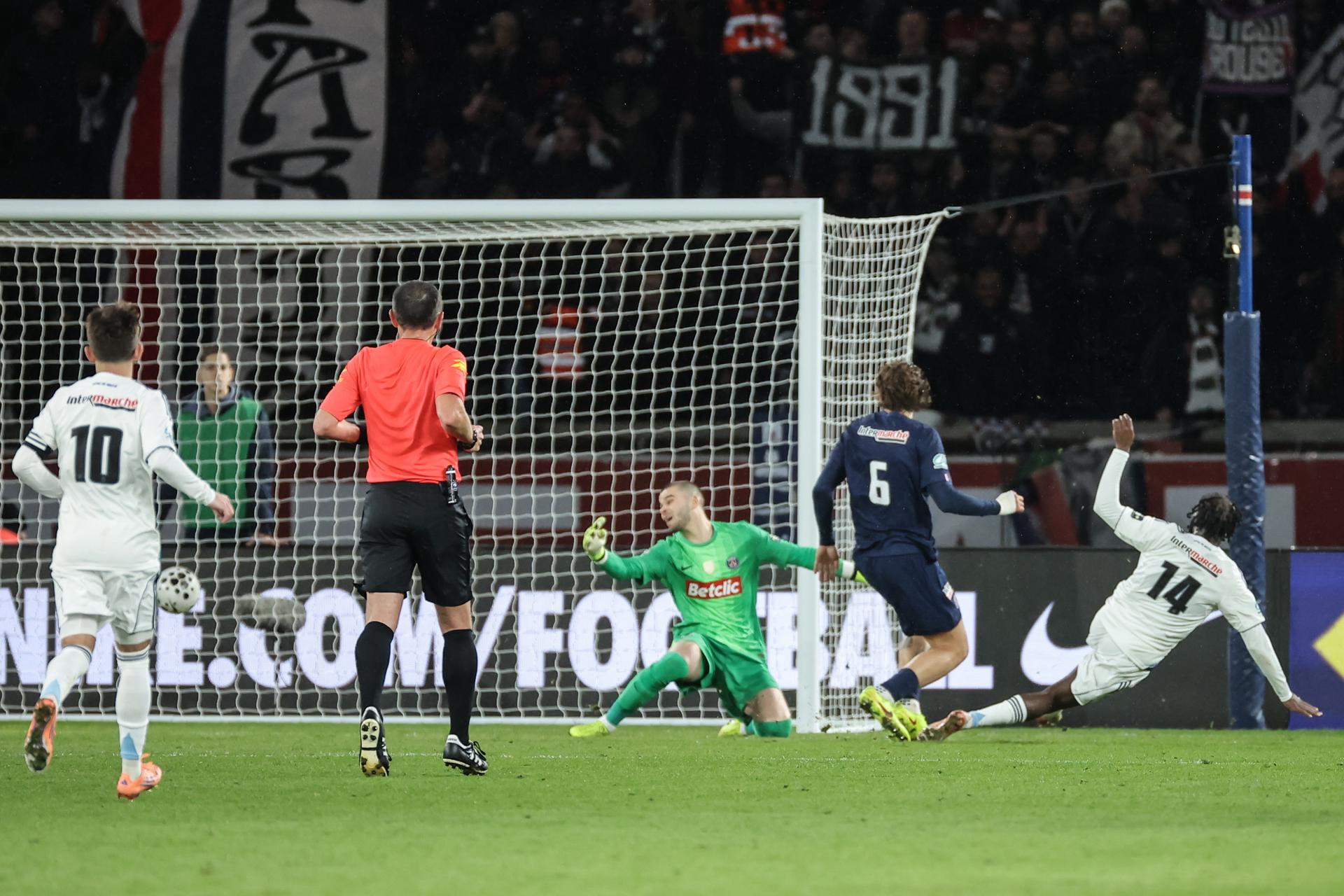 PSG con el brasileño Beraldo consigue una sufrida victoria