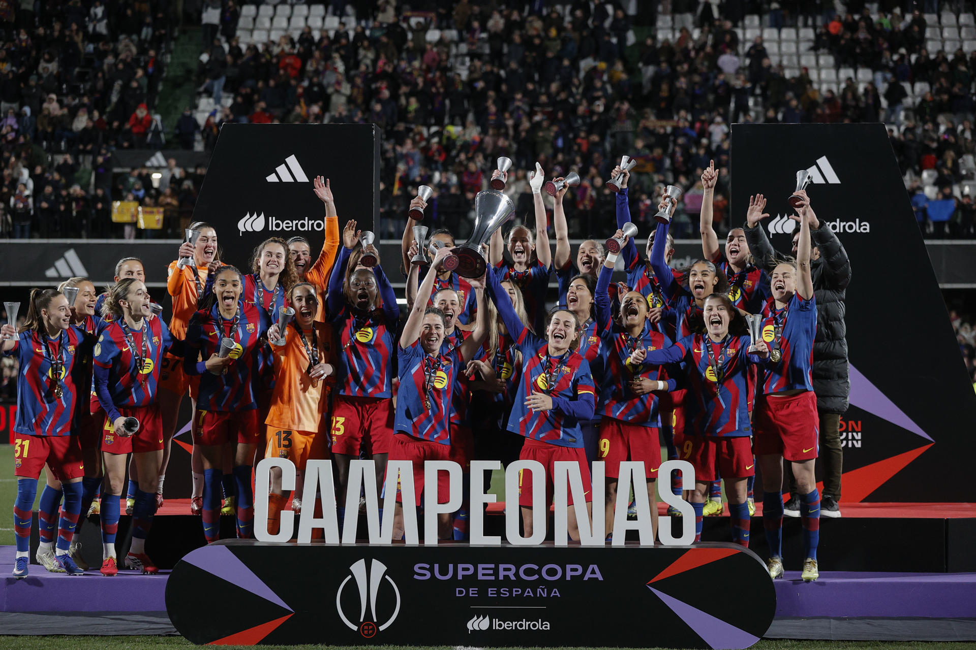 El Barcelona conquista su sexta Supercopa en un clásico igualado