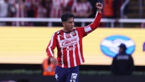 alt Chivas sigue a la espera del mexicano Luis Romo