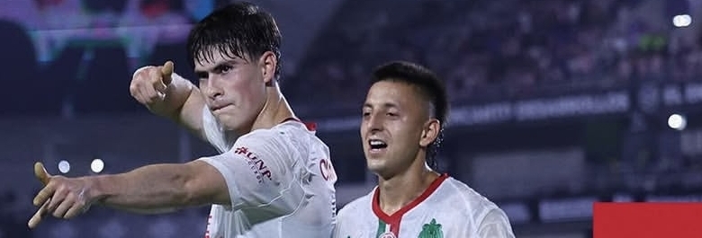 Mexicano «Hormiga» González no para de anotar y Chivas de Guadalajara es más líder