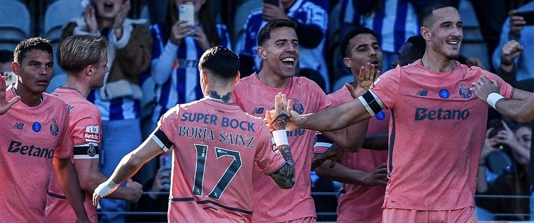 Brasileño Thiago Silva y argentino Alan Varela, titulares en victoria del Porto