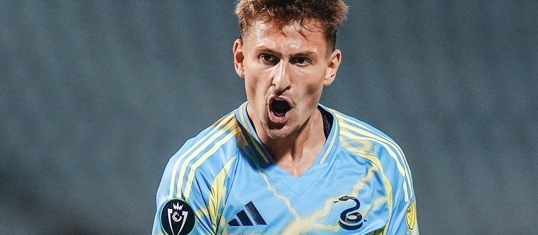 Doblete charrúa y medular vinotinto, Philadelphia golea en el Caribe