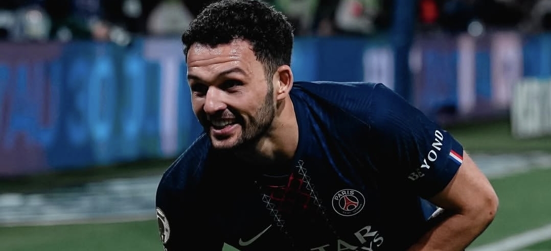 PSG recupera primer puesto en Francia, brasileño Beraldo inicialista en la zaga