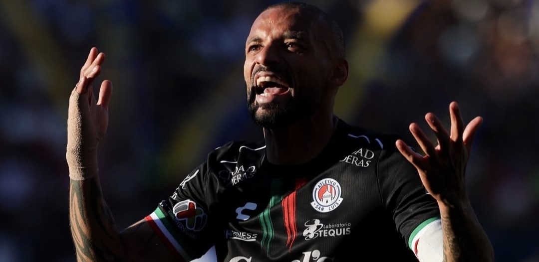 Chivas del argentino Milito sigue al frente y Joao Pedro es el goleador