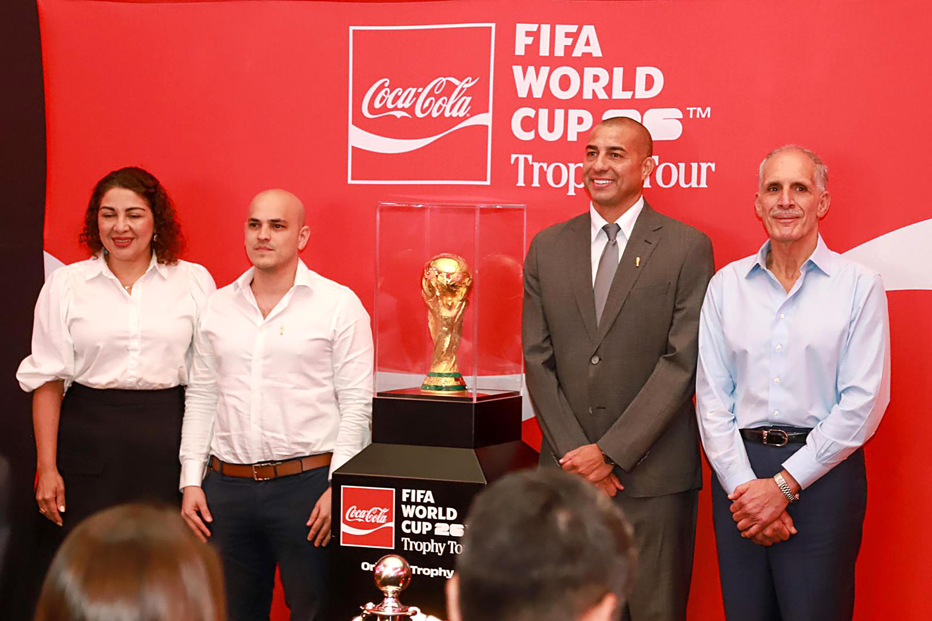 Honduras disfruta la exhibición del trofeo de la Copa del Mundo