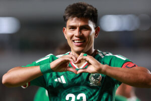 Jesús Gallardo de México celebra un gol este miércoles, en un partido amistoso entre las selecciones de México y Islandia en el estadio La Corregidora en Querétaro (México). EFE/ Alex Cruz