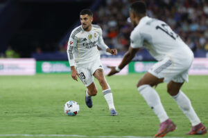 El centrocampista del Real Madrid Dani Ceballos (i) en una fotografía de archivo de esta temporada. EFE/Biel Alino