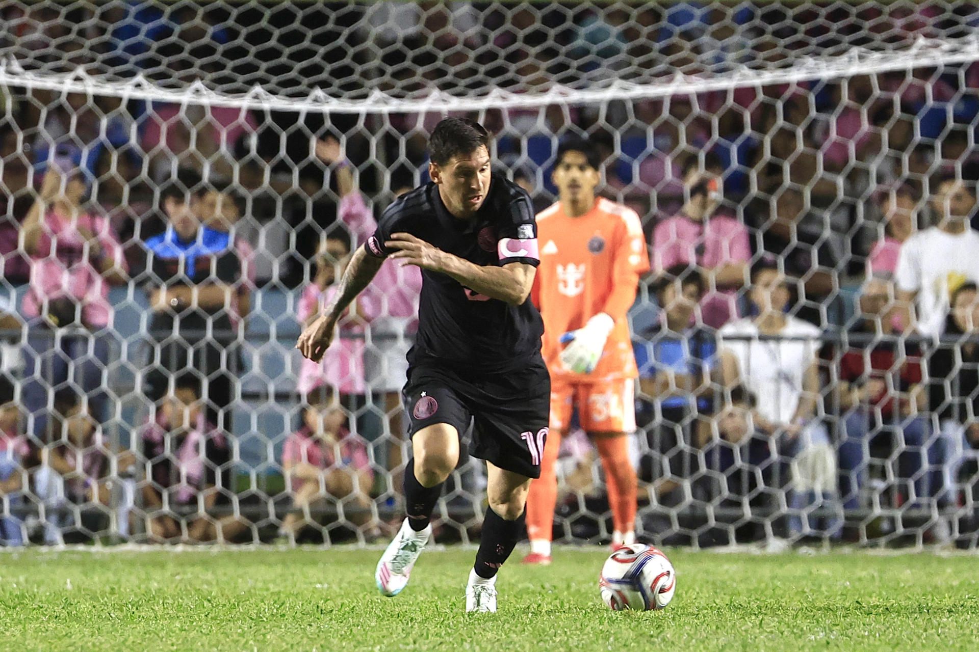 El argentino Messi anota de penalti y da victoria al Inter Miami en amistoso en Puerto Rico