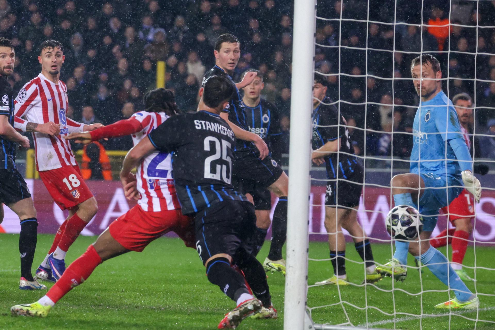 Un autogol del ecuatoriano Ordoñez salva al Atlético de Madrid