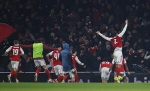 Los jugadores del Arsenal celebran un gol durante el partido de semifinales de la EFL Cup que han jugado Arsenal FC y Chelsea FC, en Londres, Reino Unido. EFE/EPA/TOLGA AKMEN