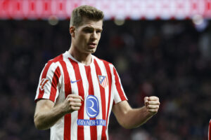 El delantero del Atlético de Madrid Alexander Sørloth celebra tras anotar el cuarto gol del equipo durante el partido de la jornada 25 de LaLiga que Atlético de Madrid y RCD Espanyol disputaron en el Metropolitano. EFE/ Chema Moya