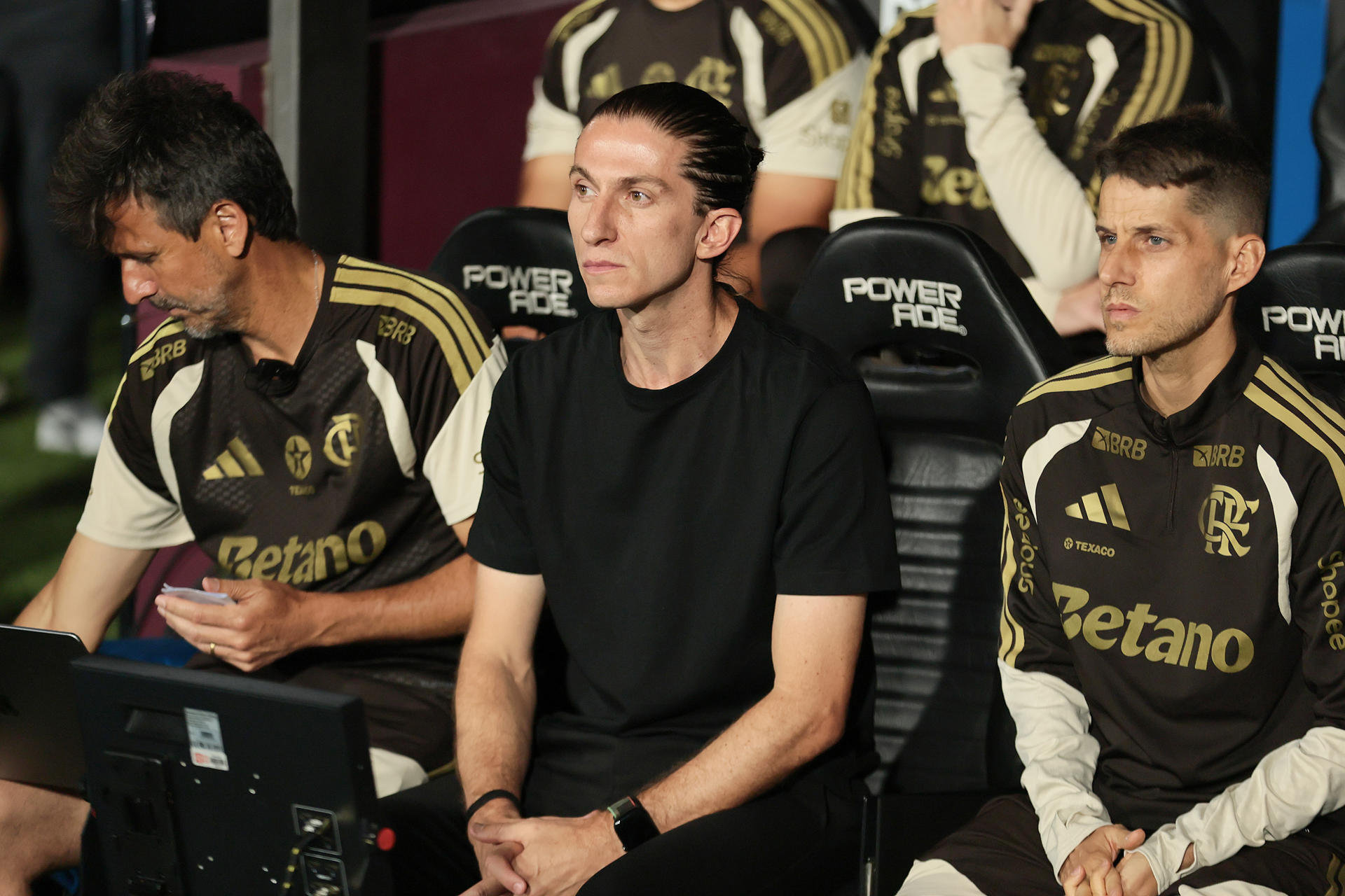 Brasileño Filipe Luís aclara que no pretendía relativizar el racismo contra Vinícius