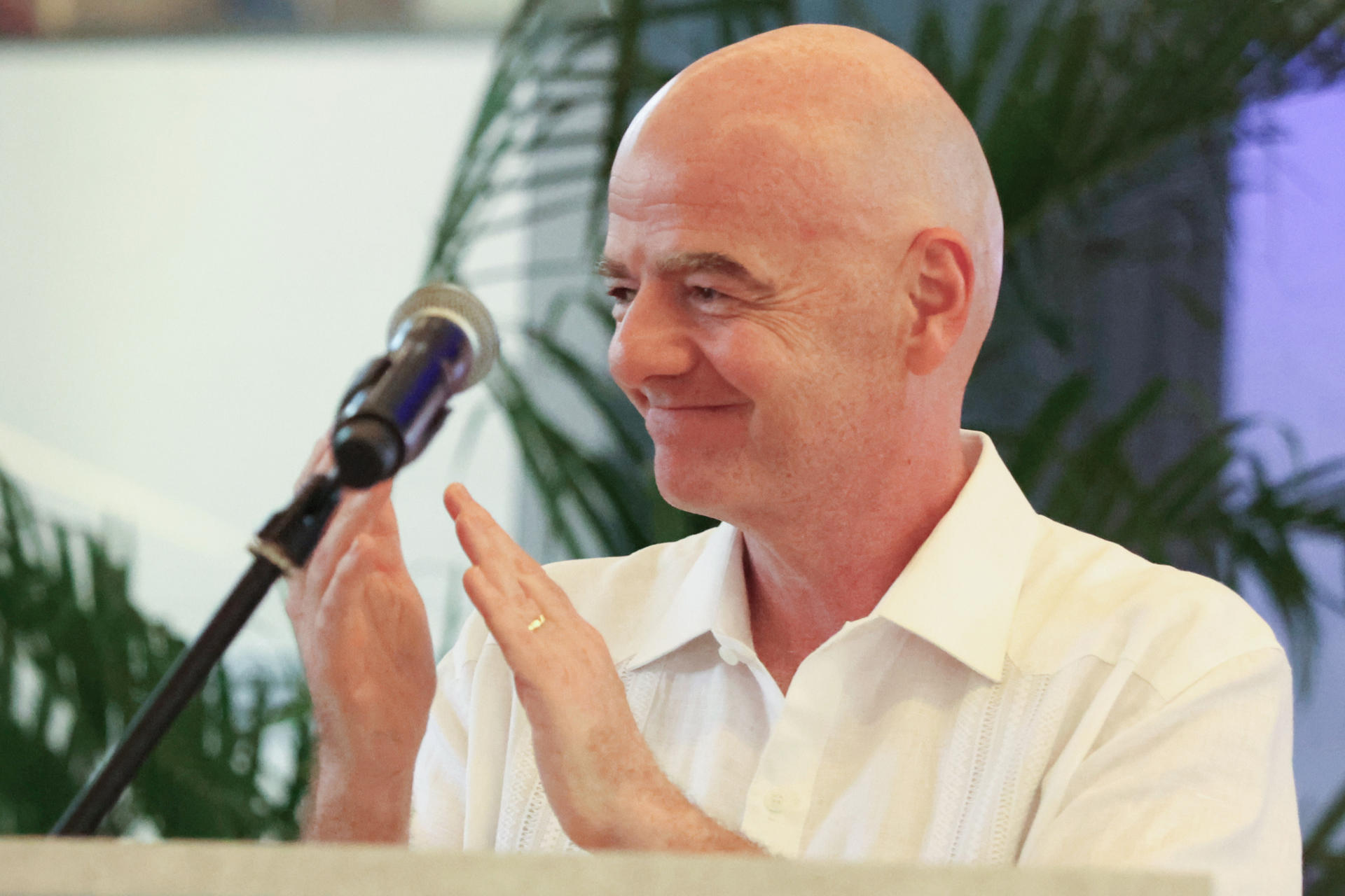 Fotografía cedida por la Federación Colombiana de Fútbol que muestra al presidente de la FIFA, Gianni Infantino, durante la inauguración del Centro de Alojamiento para el Alto Rendimiento de la FCF este martes en Barranquilla (Colombia). EFE/ FCF 