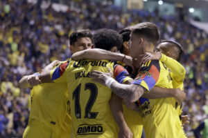 Jugadores de América celebran un gol este viernes en un partido de la Liga MX ante Puebla en el Estadio Cuauhtémoc. (México). EFE/ Hilda Ríos