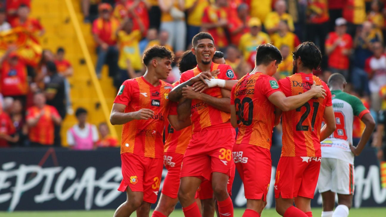 Delanteros mexicanos en lo más alto de la tabla de goleo en Costa Rica