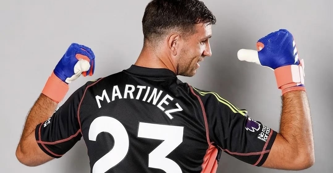 Argentino «Dibu» Martínez se arriesga a sanción en Inglaterra por promoción de apuestas