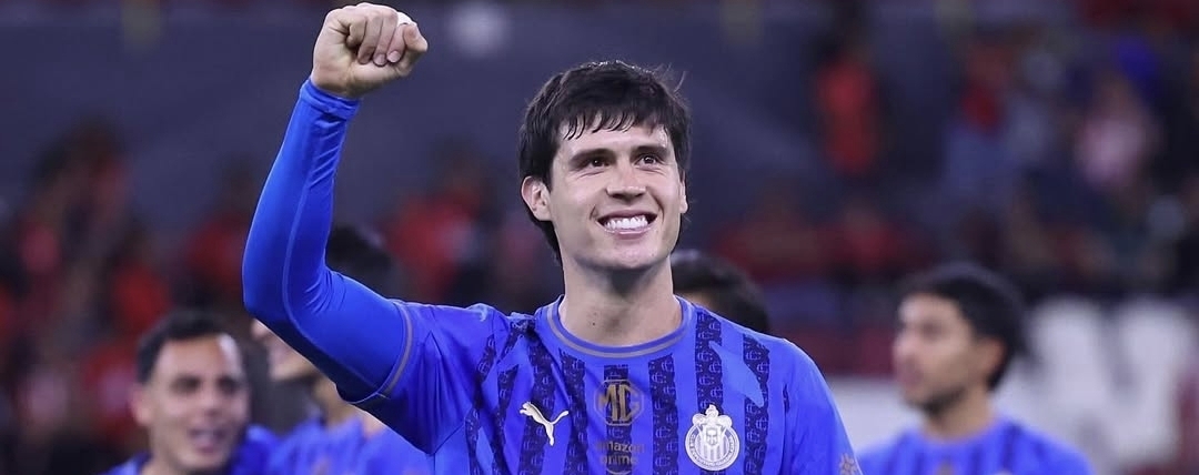 DT argentino Gabriel Milito y Chivas derrotan al Atlas en el clásico de Jalisco