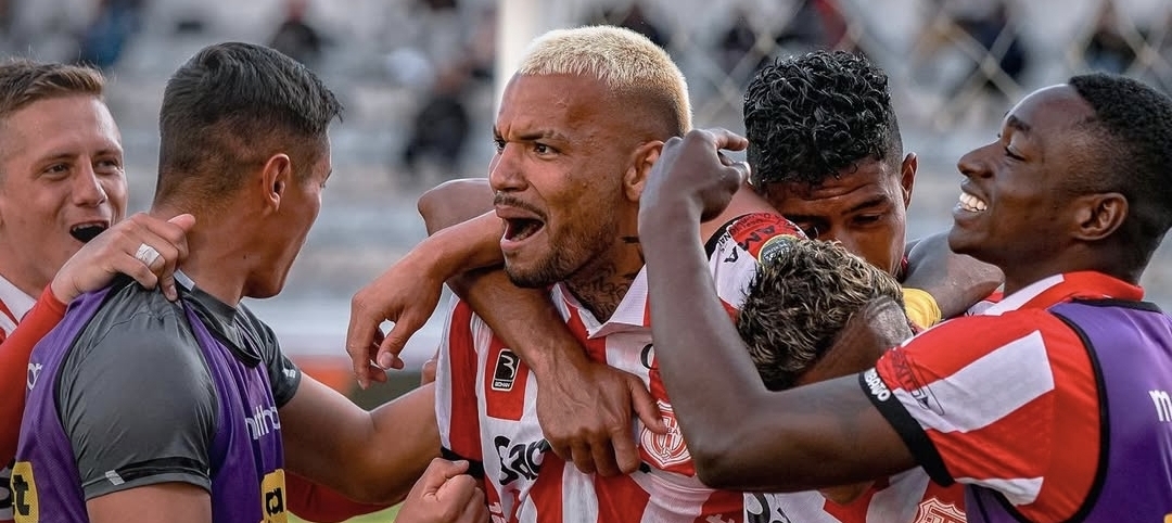 Colombianos Castaño y Anaya dan primer triunfo a Técnico Universitario en Ecuador