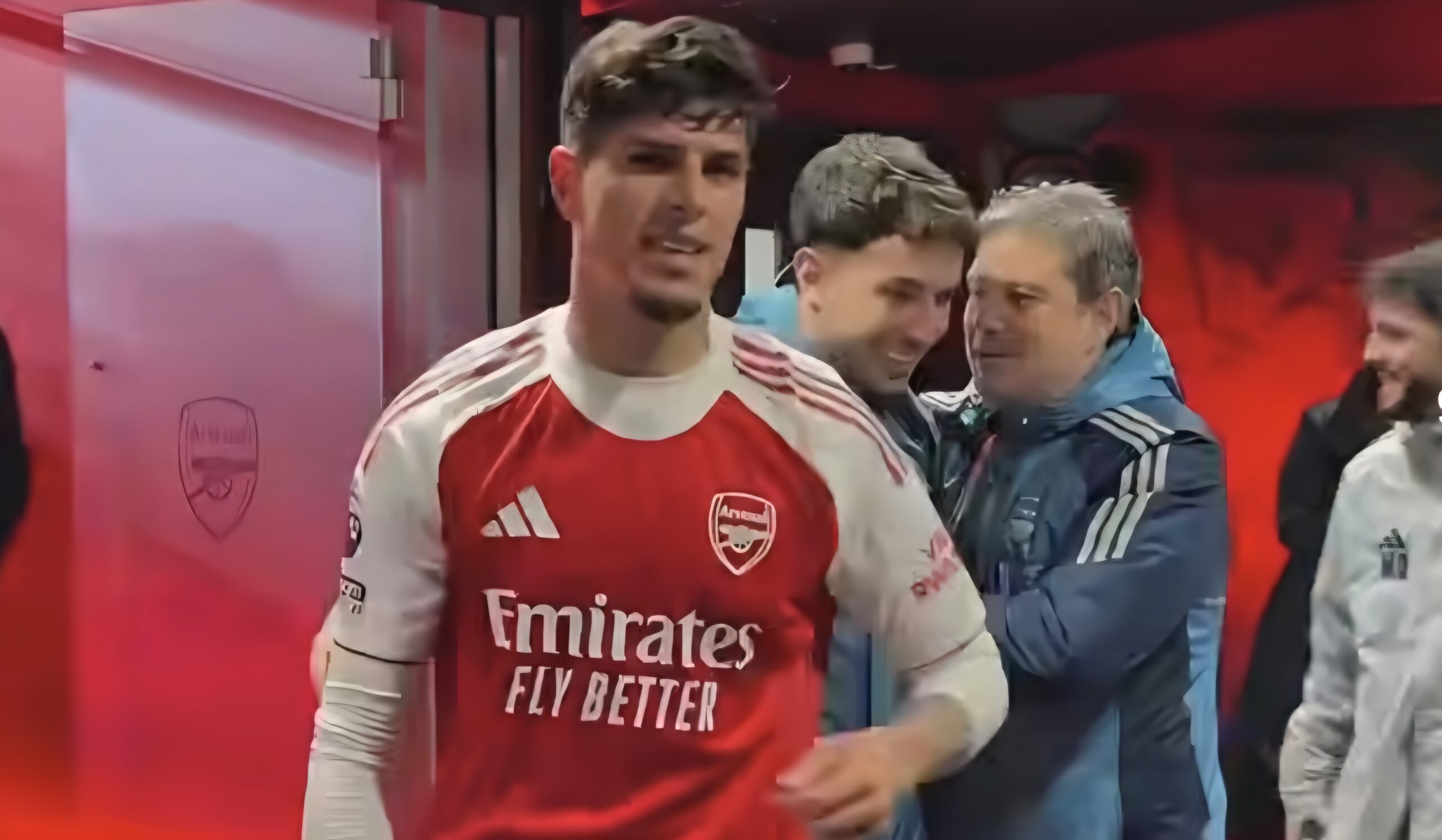 Ecuatoriano Hincapié ingresó en el Arsenal y fue esencial para derrotar al Everton en Londres