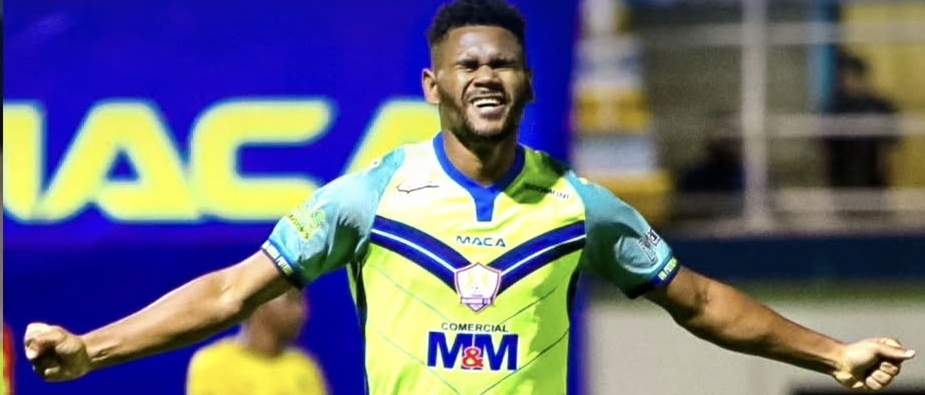Con gol panameño y entrenador colombiano, Olancho goleó a Real España en Honduras