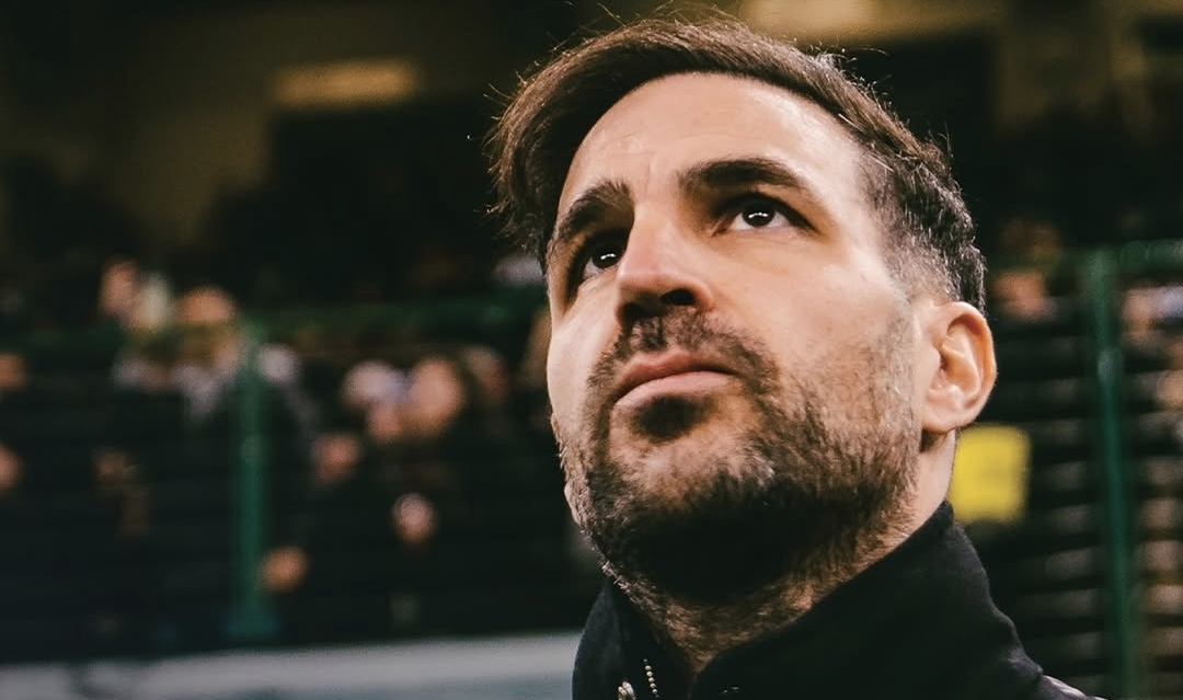 El español Fábregas, DT del argentino Nico Paz, choca con los entrenadores italianos