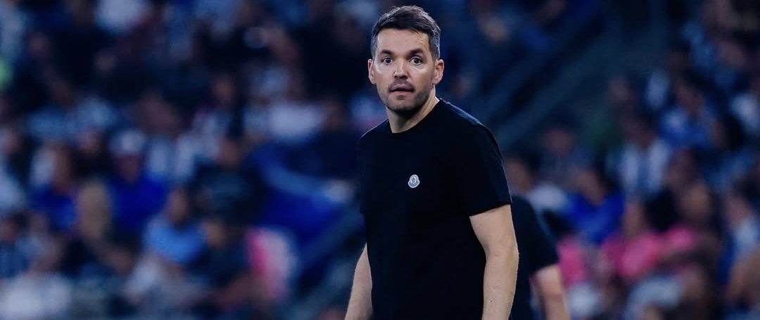 Técnico argentino Larcamón elogia a su Cruz Azul, líder en México