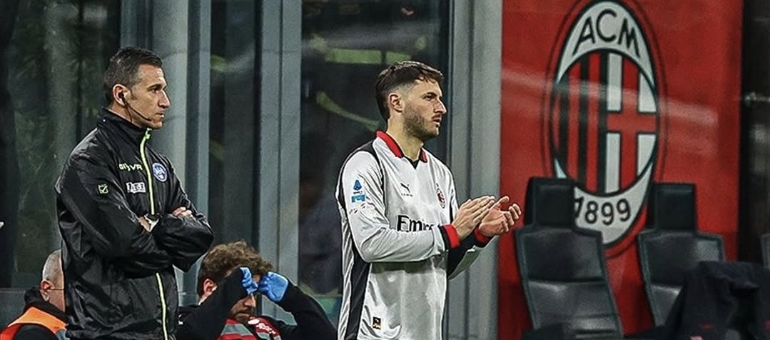 Mexicano Santiago Giménez vuelve a jugar, tras cinco meses fuera por lesión