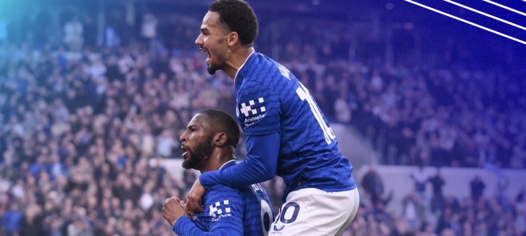 Brasileño Beto logra doblete y el Everton golea a un Chelsea en crisis