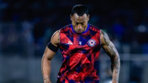 alt El colombiano Willer Ditta le quita dos puntos a Cruz Azul