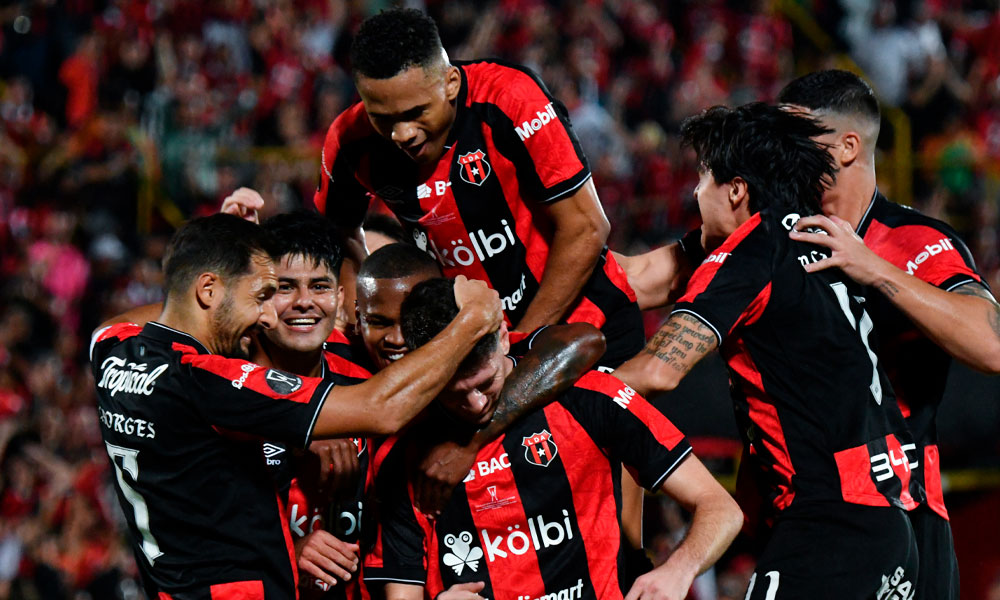 Mexicanos y uruguayos, llevan al histórico Alajuelense a soñar en grande en Centroamérica