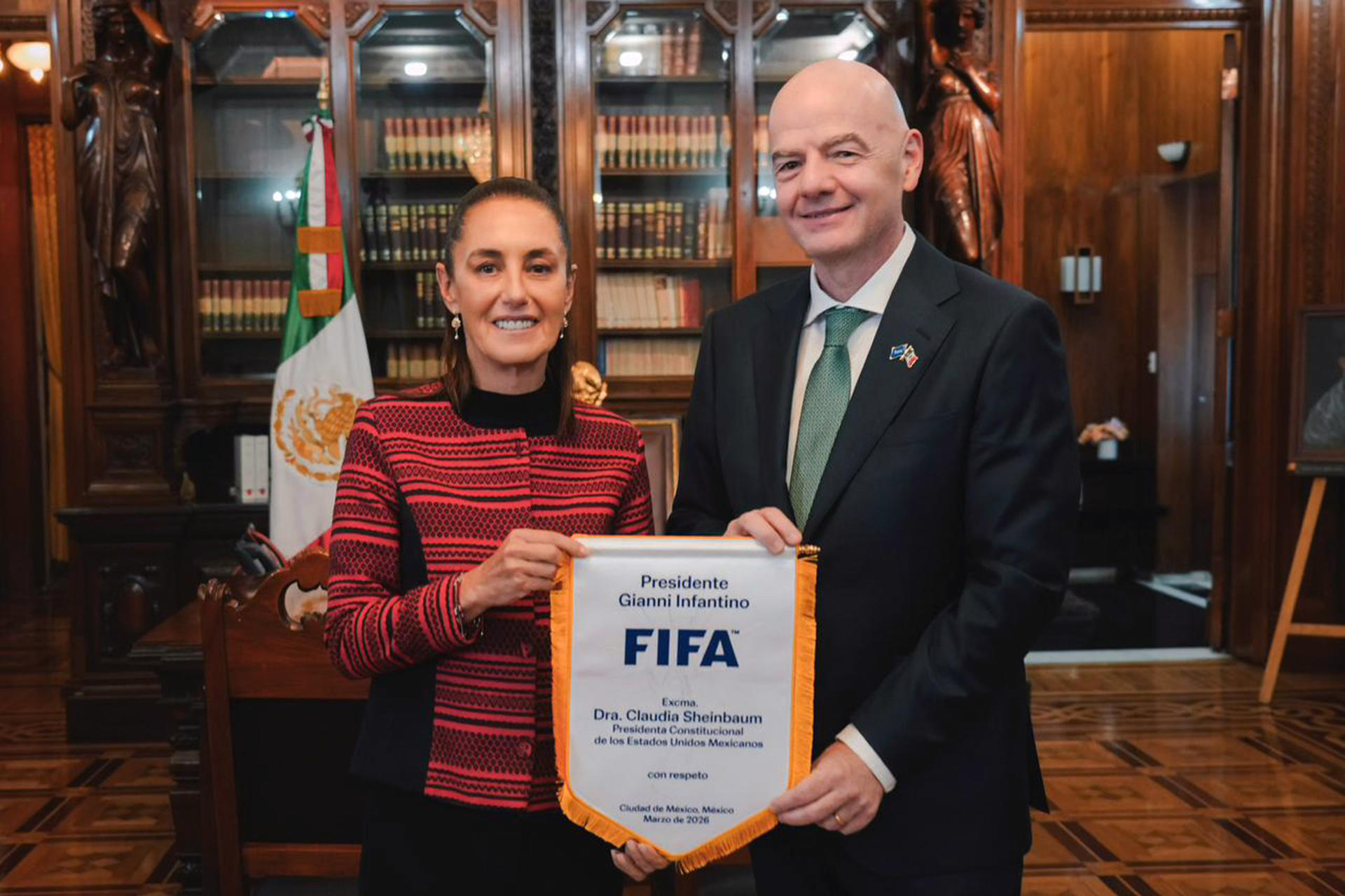 Sheinbaum se reúne con Infantino y dice que «todo va a salir maravilloso» en el Mundial