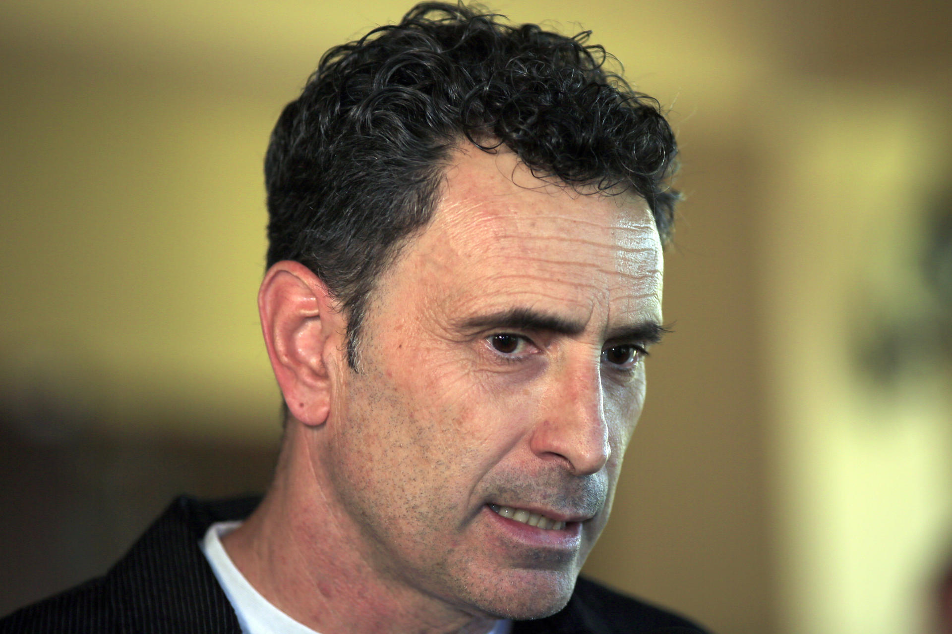 El seleccionador de Honduras, el español José Francisco Molina, se reunió este jueves con el embajador de España en Tegucigalpa, Diego Nuño García. quien le deseó éxitos en su nueva función. EFE/ Gustavo Amador 