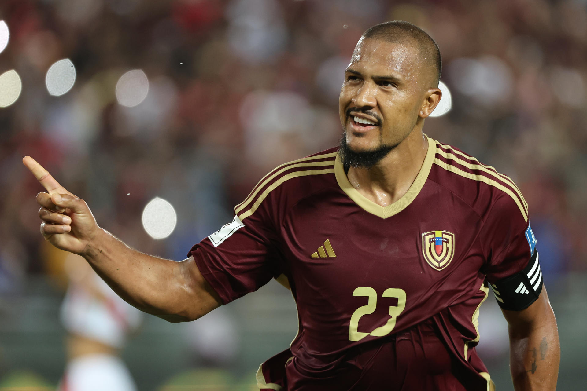 Venezolano Salomón Rondón alcanza los 50 goles como vinotinto tras un doblete en Tashkent