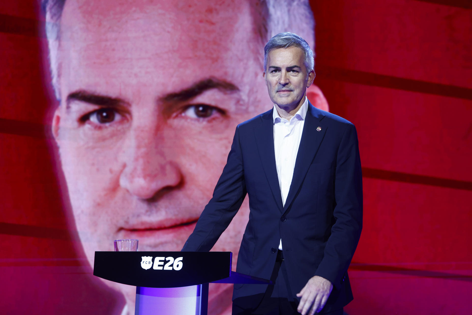 El candidato a las elecciones del FC Barcelona, Víctor Font, antes del segundo y último debate electoral organizado este jueves por la Corporació Catalana de Mitjans Audiovisuals. EFE/Quique García 