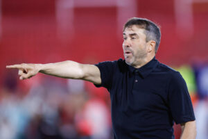 El nuevo entrenador de River Plate, Eduardo Coudet, se estrenó este jueves en el cargo con un triunfo por 1-2 ante Huracán por el Torneo Apertura del fútbol argentino. EFE/ Juan Ignacio Roncoroni