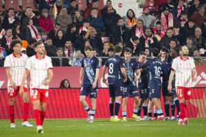 Los jugadores del Celta celebran el 1-2, durante el partido de LaLiga de fútbol que Girona FC y Celta de Vigo disputaron en el estadio municipal de Montilivi. EFE/David Borrat