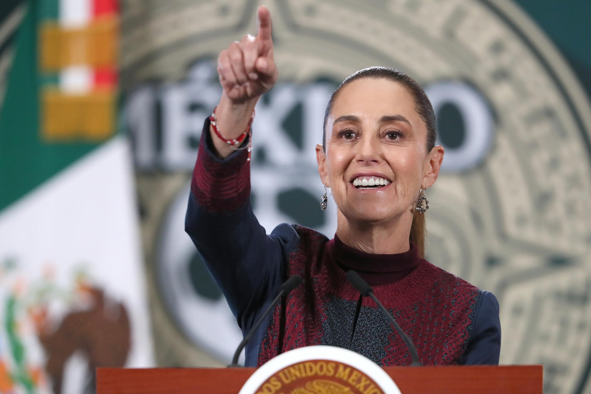 La presidenta de México, Claudia Sheinabum, habla durante una rueda de prensa en Palacio Nacional de la Ciudad de México (México). EFE/Mario Guzmán 