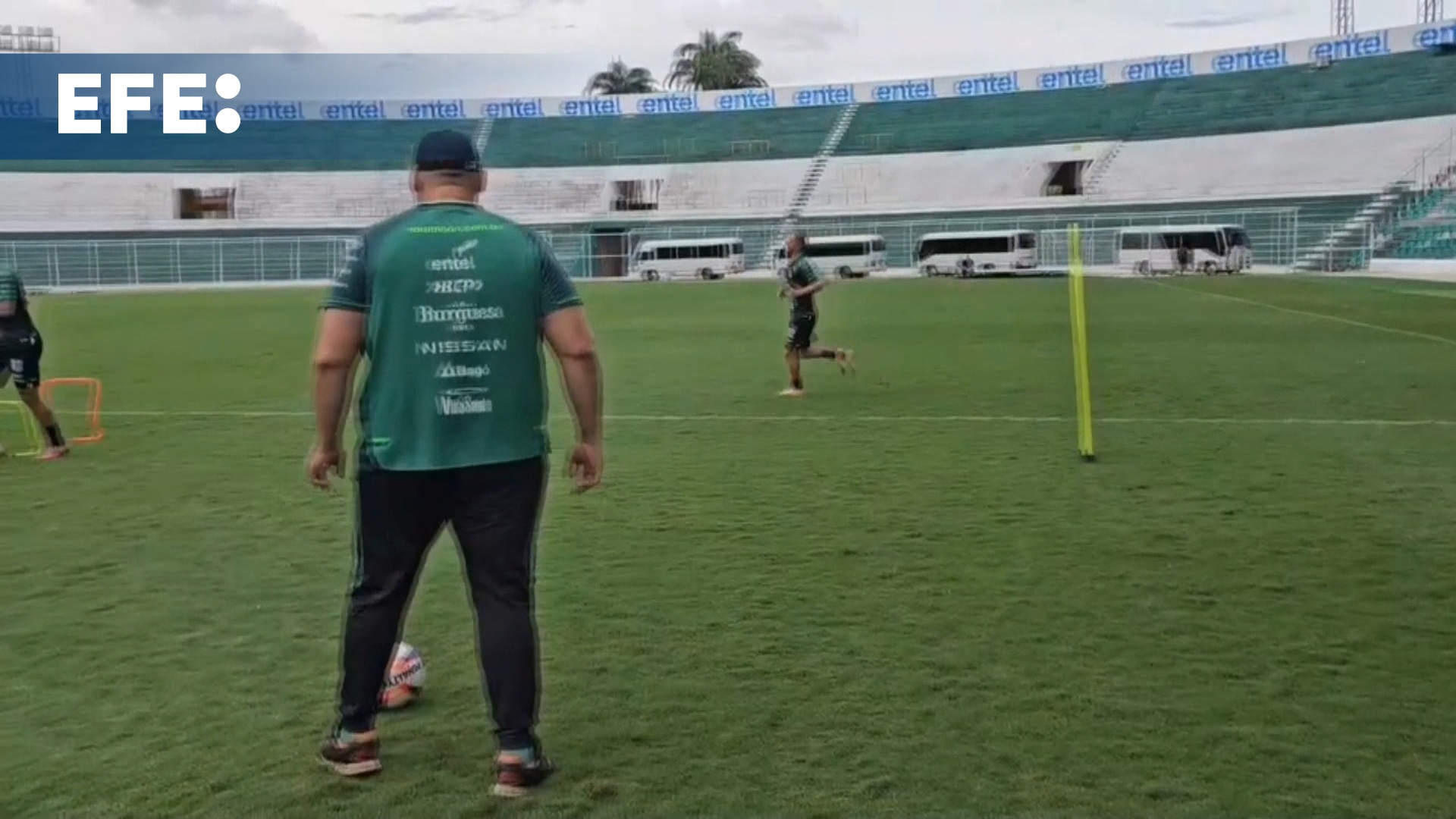 Bolivia cumple su primer entrenamiento con la mira puesta en la repesca ante Surinam