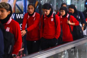 Fotografía del 11 de marzo de 2026 de la selección nacional femenina de fútbol de Irán a su llegada al Aeropuerto Internacional de Kuala Lumpur en Sepang, Malasia. EFE/EPA/FAZRY ISMAIL