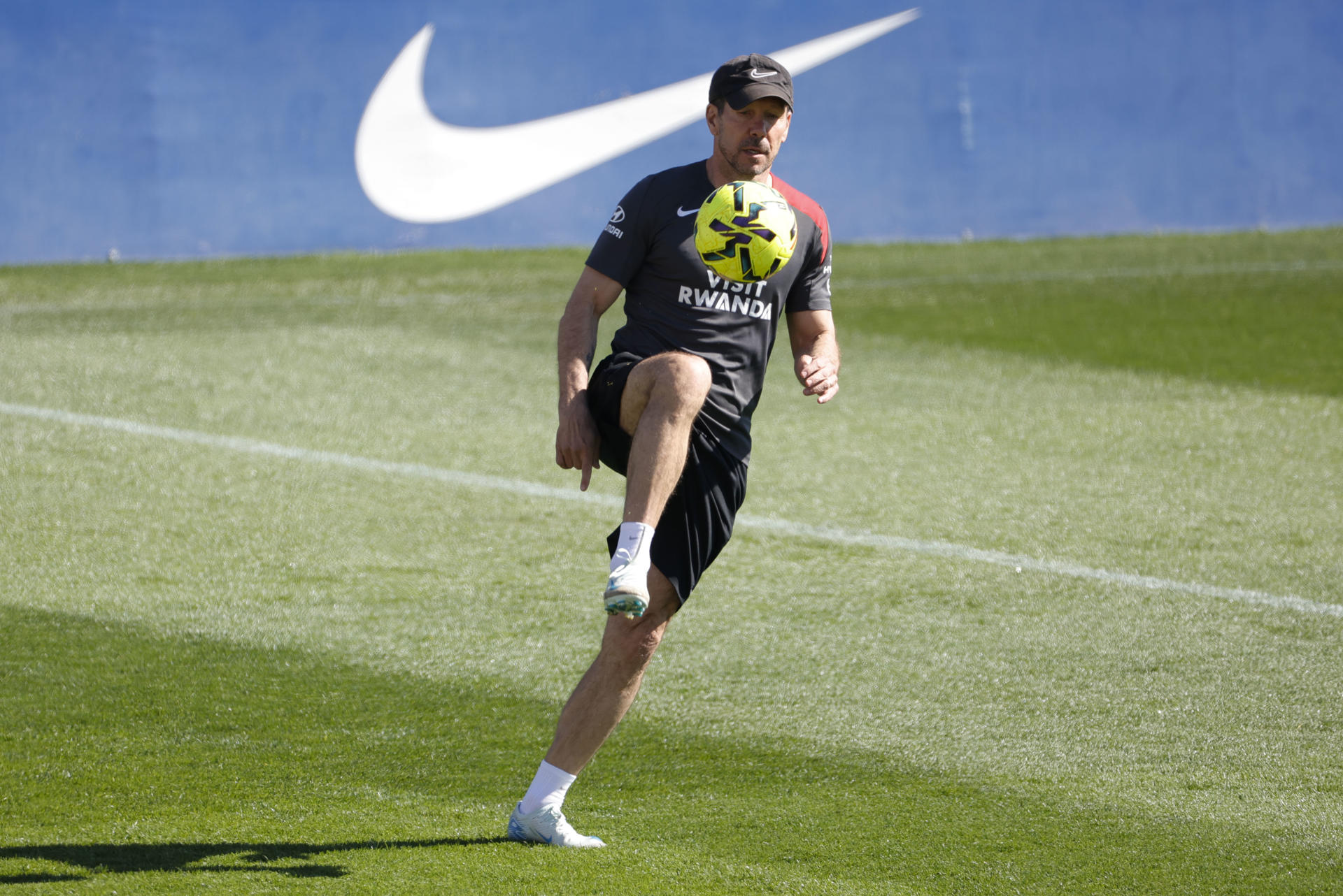 Simeone, durante el entrenamiento. EFE/ Zipi Aragon 