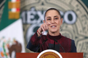 La presidenta de México, Claudia Sheinabum, habla durante una rueda de prensa en Palacio Nacional de la Ciudad de México (México). EFE/Mario Guzmán