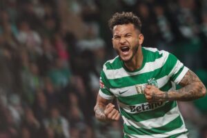 Fotografía de archivo del delantero Luis Suárez, del Sporting de Lisboa, quien destaca en la lista de convocados divulgada este miércoles por la selección colombiana para jugar partidos de preparación para el Mundial contra Croacia  y Francia. EFE/EPA/MANUEL DE ALMEIDA