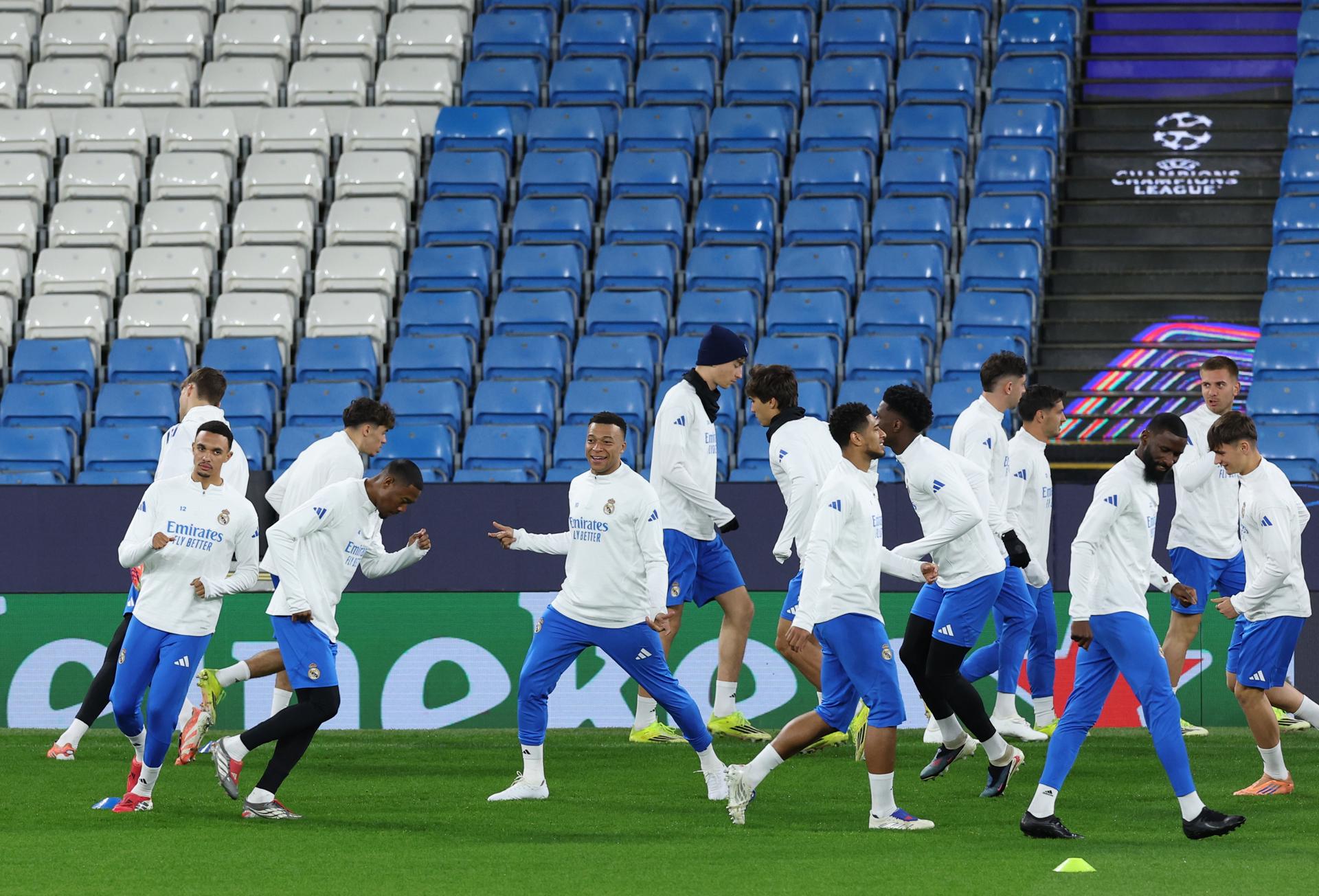 Francés Mbappé confirma su mejoría en el Etihad; Carreras pasa una prueba