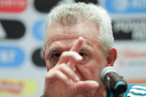 El entrenador de la selección mexicana de fútbol, Javier Aguirre, habla durante una conferencia de prensa. Imagen de archivo. EFE/ Francisco Guasco
