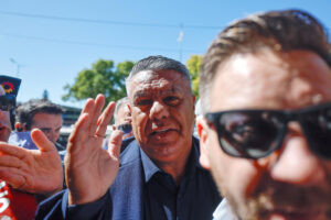 El presidente de la Asociación de Fútbol de Argentina (AFA), Claudio 'Chiqui' Tapia, llega para presentar una declaración indagatoria en Buenos Aires (Argentina). EFE/Juan Ignacio Roncoroni