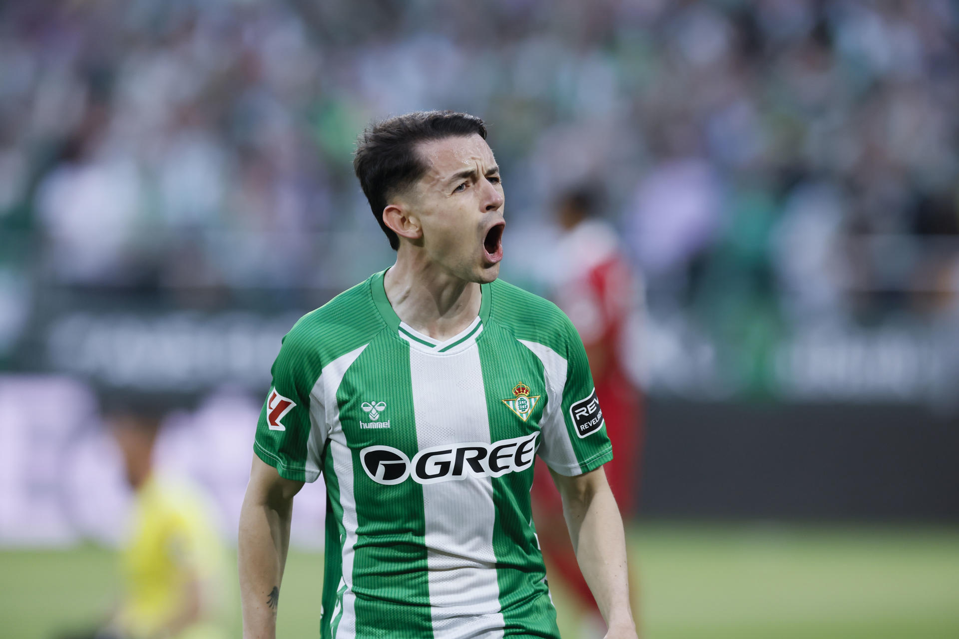 El español Álvaro Fidalgo es acogido «con dos o tres pataditas» por la selección mexicana