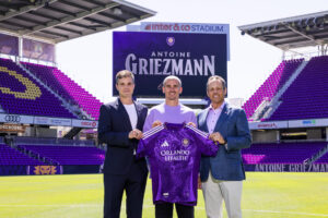 Fotografía cedida por el Orlando City de Antoine Griezmann, tras la confirmación de su fichaje. EFE/Mark Thor/Orlando City SC.
