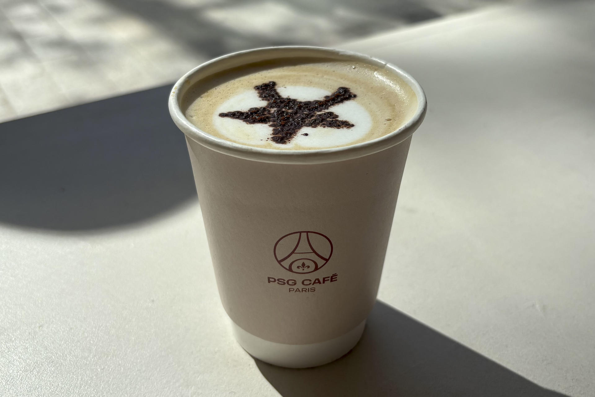 Magdalenas y ‘capuccino’ con la torre Eiffel, otra apuesta del PSG para extender su marca
